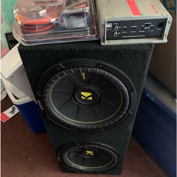 2 12’ kickers subwoofer and 2100 amp - Picture 3 of 5